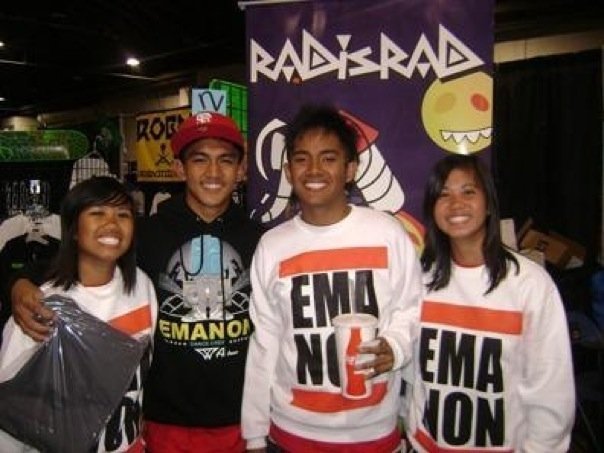 i want to take a picture with them like this at WOD!! haha this was like two years