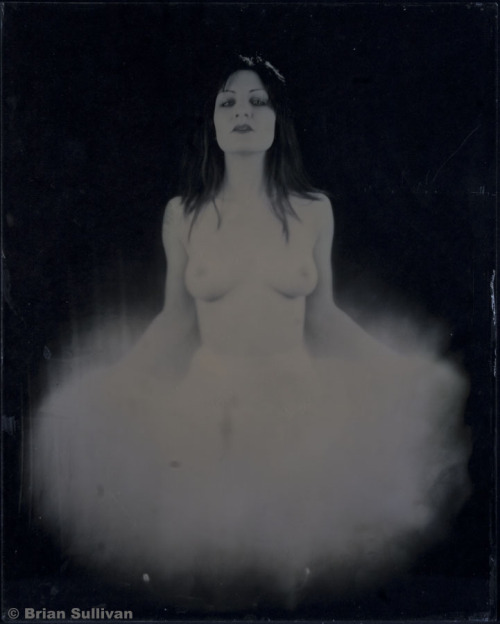 b7lab:  Vivian de Milo and I finally got a chance to work together.  It will not be the last time either!  She was awesome to work with and she is a work of art to photograph.  Can’t wait to make more images with her. 