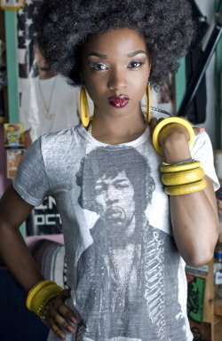 afrodesiacworldwide:  damoses:  quianahupton:  Afro kick ass  wow, she is ill  http://AFRODESIACWORLDWIDE.tumblr.com 