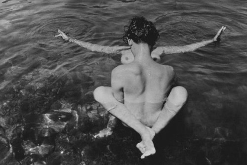 currrzio: Henri Cartier-Bresson, Lovers, Italy, 1933