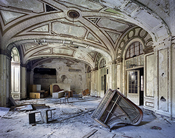 thedailywhat:  Another Photo Series of the Day: “The ballroom of the 15-floor art-deco