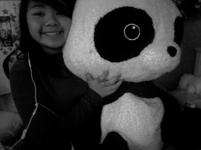 tanapraphath:  &lt;3 the pandas name is ping ping. LOL. its my baby cousins.