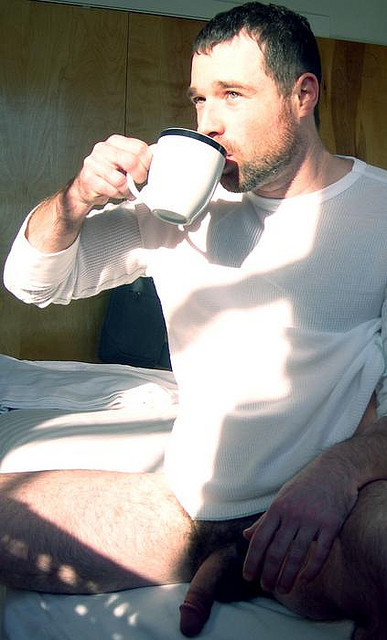 hotmeniwouldliketoshare:  morning coffee. 
