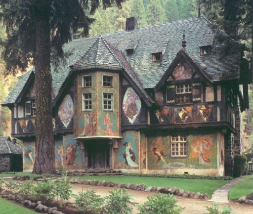 silentpickford:Wyntoon: Bear HouseIn the 1930s, architect Julia Morgan designed several houses as pa