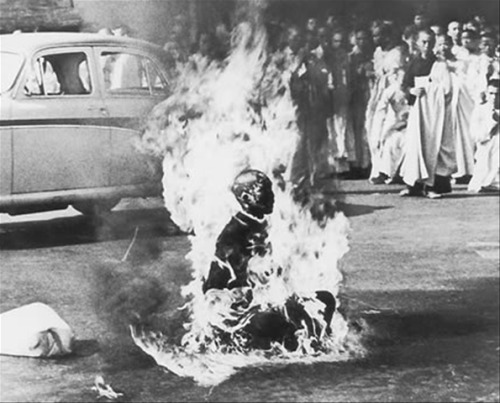 acmemx:  1963. Thich Quang Duc, the Buddhist priest in Southern  Vietnam , burns himself to death protesting the government’s torture  policy against priests. Thich Quang Dug never made a sound or moved  while he was burning. 