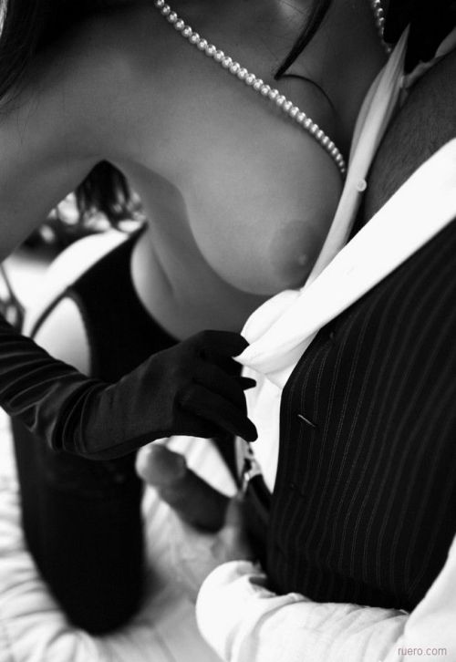sexxxcapadesblog:  SeXXXcapades: Getting each other undressed is sexy!