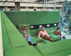 popularsizes:listening station, 1975