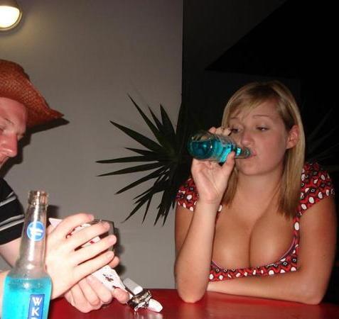 XXX themilwaukee1:  When playing strip poker, photo