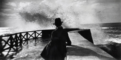 Sala au rocher de la vierge, Biarritz photo by Jacques-Henri Lartigue, 1927