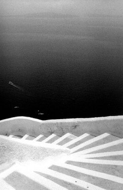 yama-bato:  William Abranowicz  Stairs, Santorini,Greece,