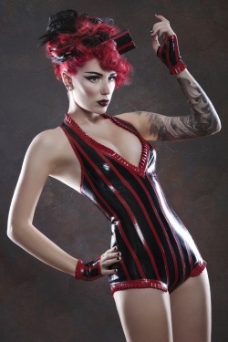 sixtycigarettes:  Cervena Fox 