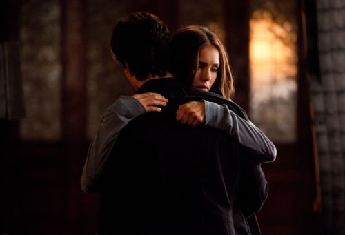 Elena &amp; Damon hugg &ldquo;Th Descent&rdquo; OMG :O can&quot;t wait people !!!!!!