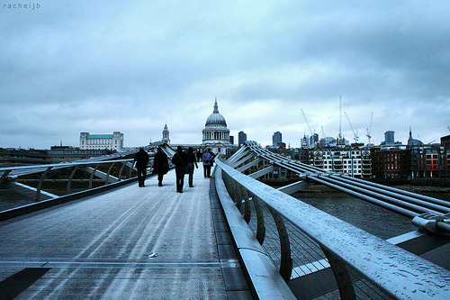 -page394:  claudiaandthepurpledinosaur:  boardtheplane:  Millenium Bridge, London,