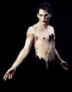 fuckyoudrdoom:  paisleyjacket:  Michael C. Hall, before Dexter, as the emcee in Cabaret  YOU GO, MICHAEL, YOU GO.  My blog can never have enough Michael C. Hall.