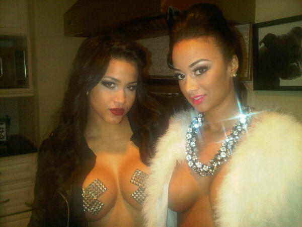 fuckyeahsexychicks:  Rosa Acosta and Draya Michele 