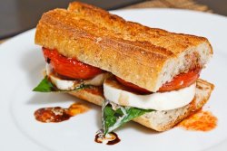 abutterscotchsundae:  Balsamic roasted tomato caprese sandwich. i just imagined biting into this and drooled. via treee: omgsexyfood 