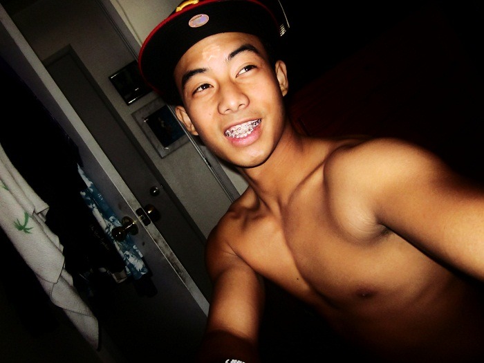 drooeypooey:  @comeagainjenn see I have braces! :)  oh haii. :D nice braces..