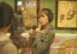 isnsdsone:  Jessica radio appearance gun 