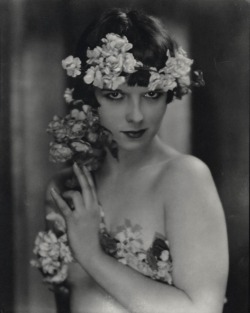 vintagegal:  Louise Brooks 1920’s 