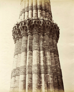 Victory Minaret; Qutb Minar, Delhi photo