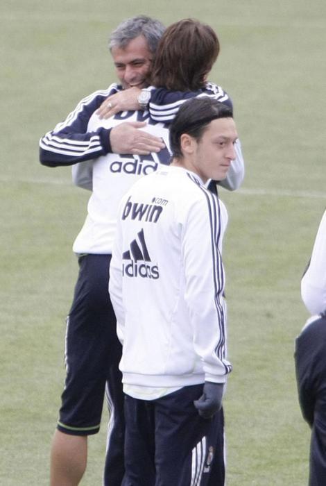 300th post! (hey, i’m pretty new here!) Thought a pic of Mou, Sergio and Mesut would be appropriate to celebrate ;) and HUGS to all my followers :)