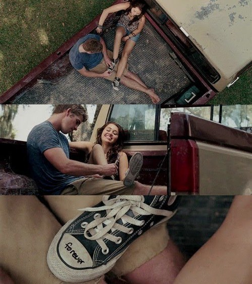 conflitosdeumgaroto:  Pessoas cometem erros, mas isso não significa que devemos deixar de ama-lás.(The Last Song) 