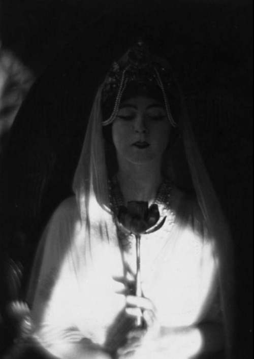 hotparade:Adolph de Meyer - Ruth St. Denis in The Revelation of the Goddess from Omika. 1913