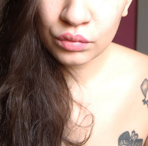 tb0t:  bessitos  ,    Hair to the side
