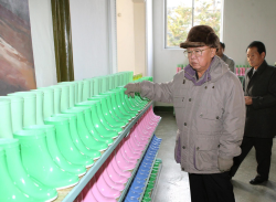 kimjongillookingatthings:  looking at rubber