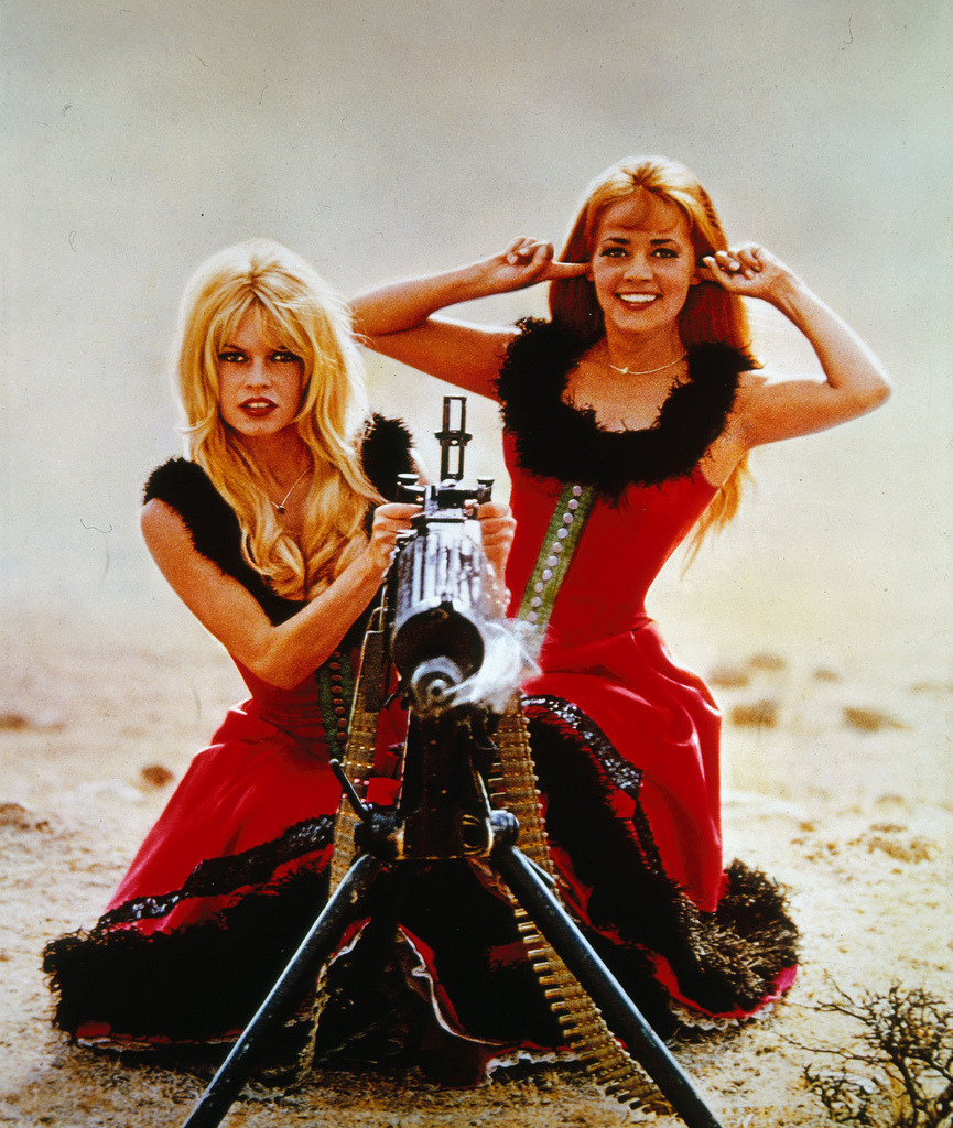 classicchoteras:  Brigitte Bardot &amp; Jeanne Moreau 