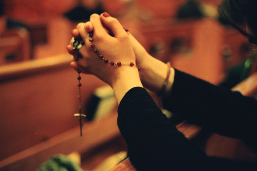 christinaarza:  praying hands. 