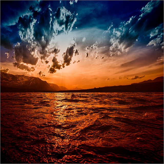 e-x-i-l-i-u-s:  Each ripple.. 