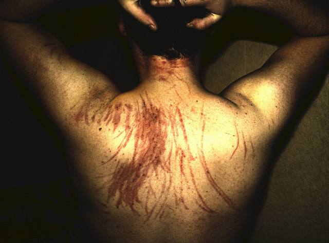 sexcitedlove:  myl0veisdrunkl0ve:  sex scratches…    fuck me yes 