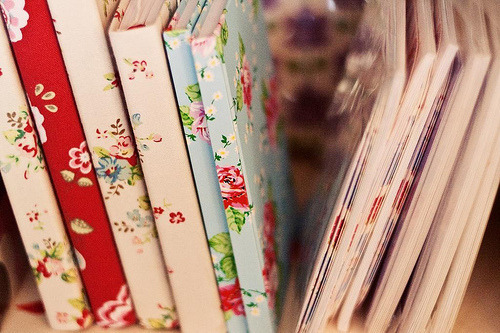 lemonlimeliyana:  I’m in love with fabric covered notebooks :)) 