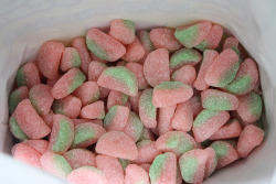 lolpan:  somethingforkate:  flashbeforeyoureyes:  I want lollies! :(  YUM!  om nom nom 