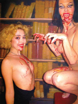 novembercomesafire:  Kembra Pfahler  Happy Halloween!