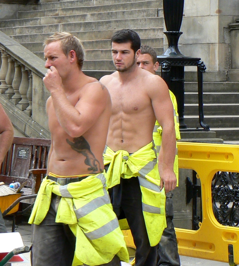 hard-working-men:  flesh-addicted:  courtesy of tap that guy  nice 