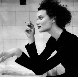 smokingissexy:Shalom Harlow