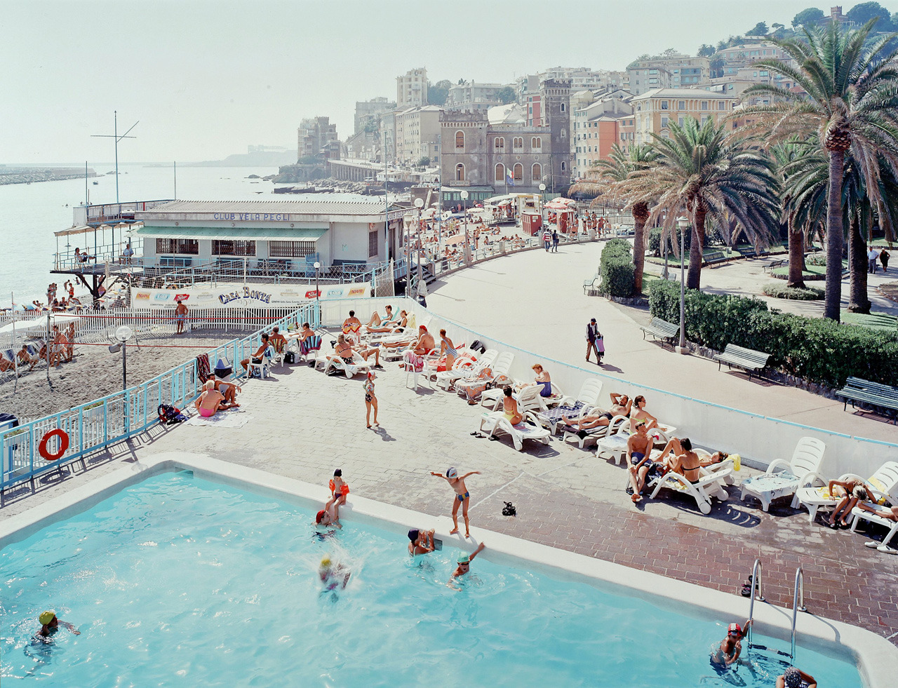 Genova Pegli West photo by Massimo Vitali, 2002