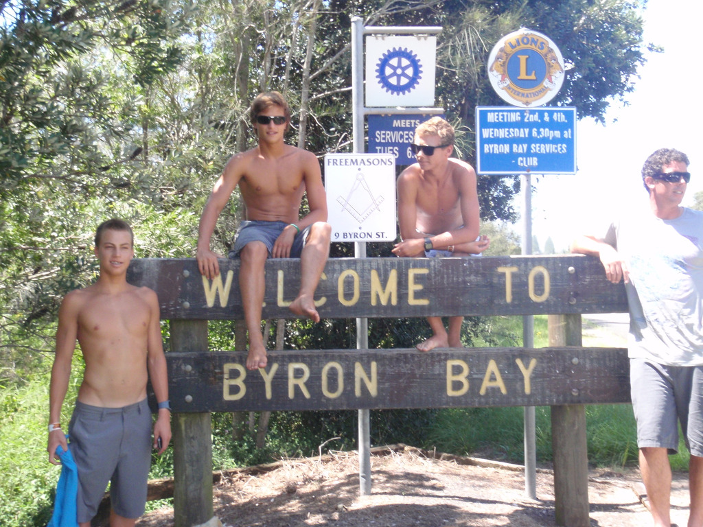 tr-opicalkid:  s-a-l-t-yhair:  i wanna go to byron bay hehe  hehe same^^  I want