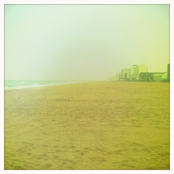 Virginia Beach Is Vacant Jimmy Lens, Blanko Film, No Flash, Taken with Hipstamatic