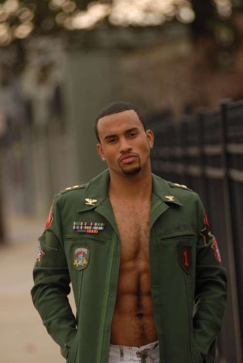 savvyifyanasty:  terrencecosby:   GILBERT REACHELL   > too cute  Follow me @ savvyifyanasty.tumblr.com