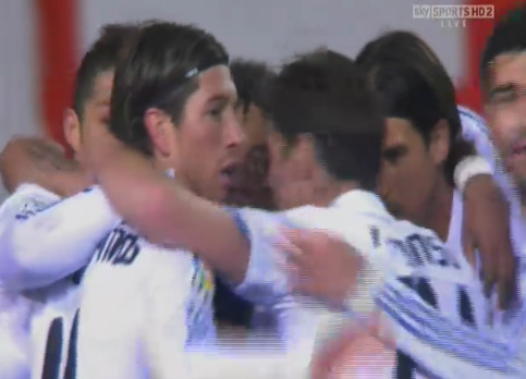 GOOOOOOOOOL DE RONAAALLDOOOO!  What a great play by Real Madrid, all of them involved! HALA MADRID