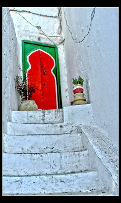 handa:
“ the red door, a photo from Sidi Bou Zid, North | TrekEarth
”