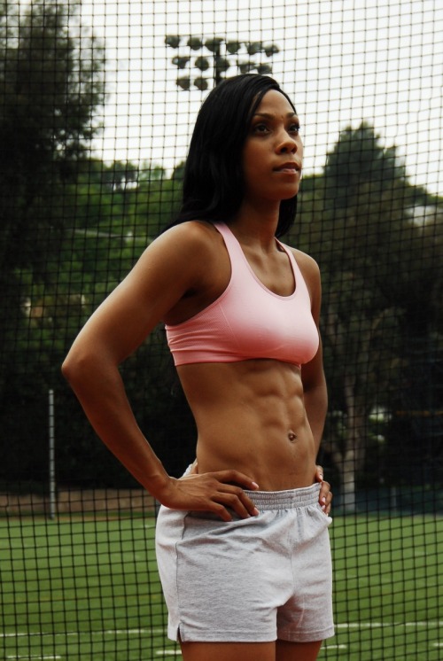 mostlycomeatnight: sexcretaryofstate: 8 pack on deck I don’t why people are photoshopping abs 