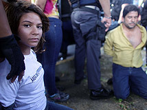 Manifestantes arrestados en la UPR la semana pasada.  This picture kicks ass.