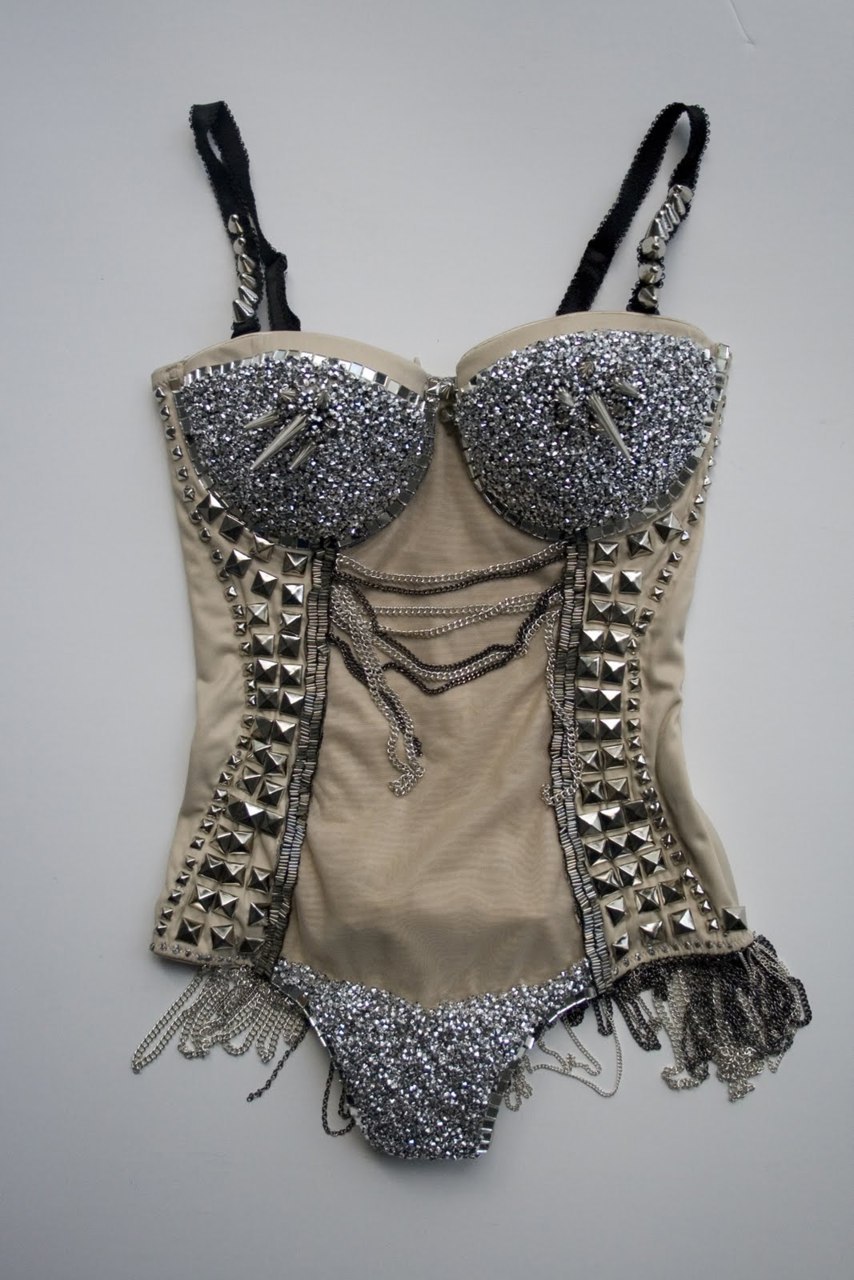 aqua-love:  I would pay a thousand dollars for that fucking leotard.   Fierce.