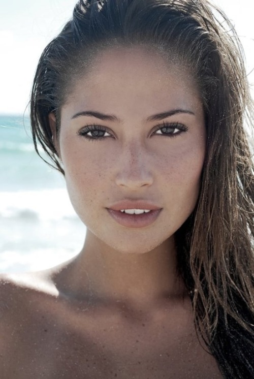 otgrind-blog:  Girl Of The Day - Tuesday, January 25, 2011 Isabela Soncini Here is Brazilian model Isabela Soncini showing off her bodacious curves. If you are anything like me, we are thinking the same thing right now. How do they get the toothpaste