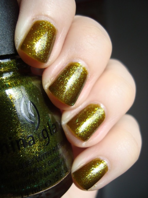 China Glaze “Zombie Zest” (I need to buy this if I still can).
Via Short N Chic, a blog which has the best header image.