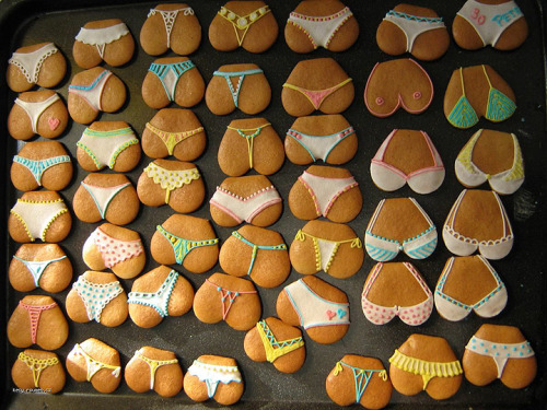 “When Men Bake Cookies” I’m not a big fan of those cheesy e-mails that make the rounds being forwarded for years on end. Still, I received this image recently and found myself smiling a little so I figured I’d pass it along. Enjoy.